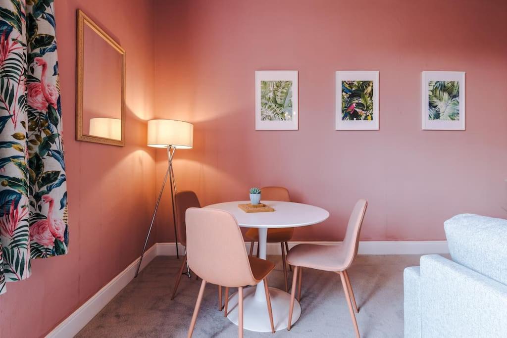 Pink Palace - Central Apartment 체스터 외부 사진