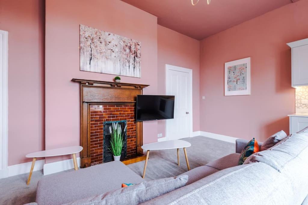 Pink Palace - Central Apartment 체스터 외부 사진