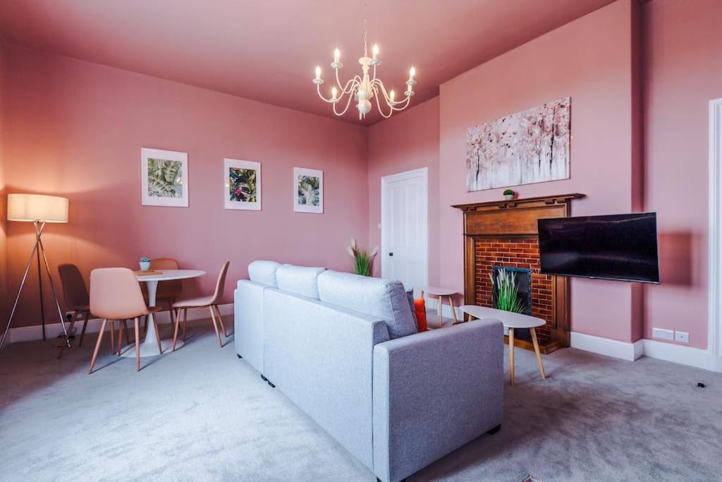 Pink Palace - Central Apartment 체스터 외부 사진