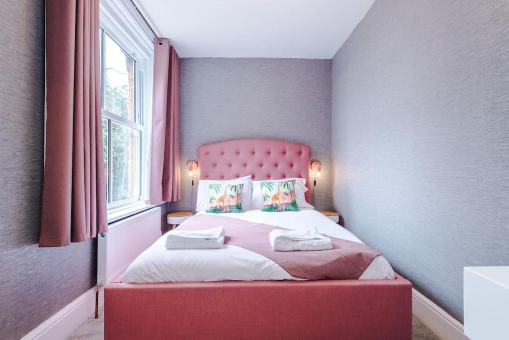 Pink Palace - Central Apartment 체스터 외부 사진