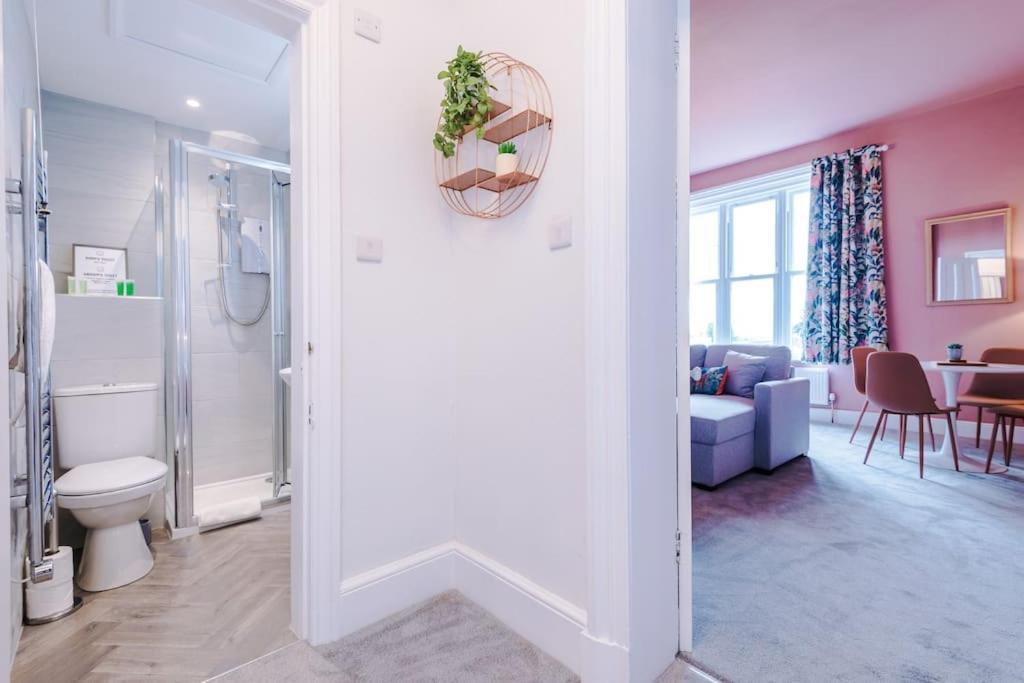 Pink Palace - Central Apartment 체스터 외부 사진