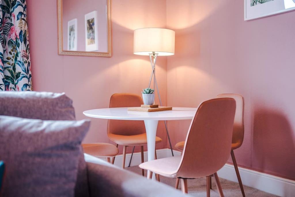 Pink Palace - Central Apartment 체스터 외부 사진