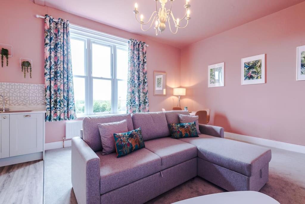 Pink Palace - Central Apartment 체스터 외부 사진