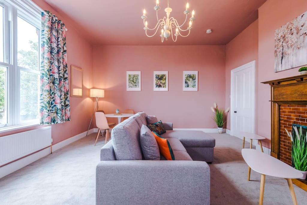 Pink Palace - Central Apartment 체스터 외부 사진