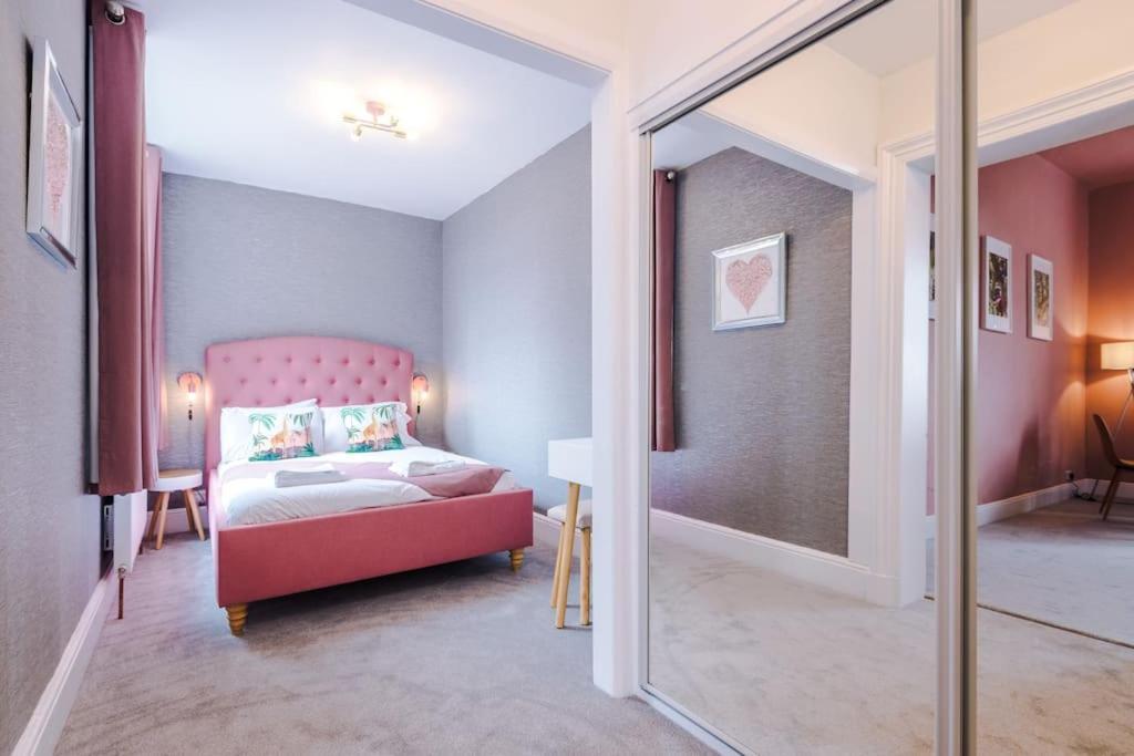 Pink Palace - Central Apartment 체스터 외부 사진