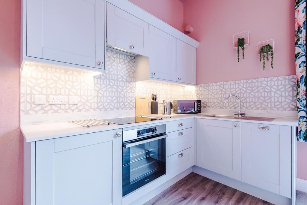 Pink Palace - Central Apartment 체스터 외부 사진
