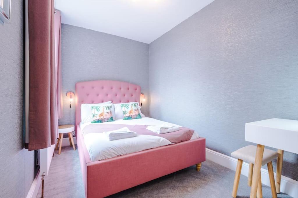 Pink Palace - Central Apartment 체스터 외부 사진