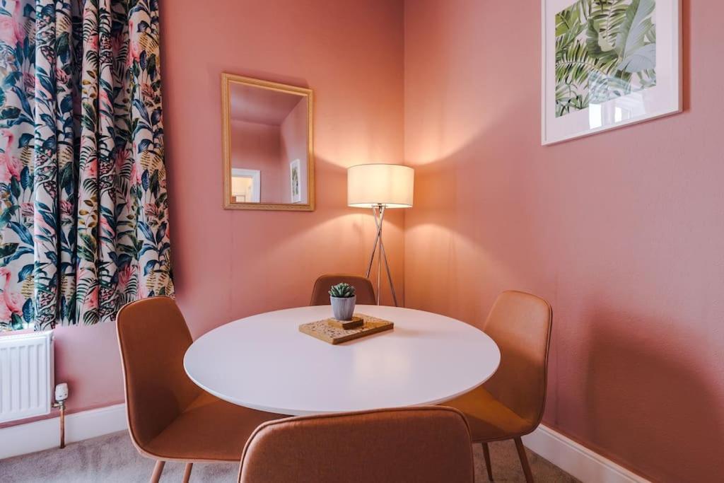 Pink Palace - Central Apartment 체스터 외부 사진