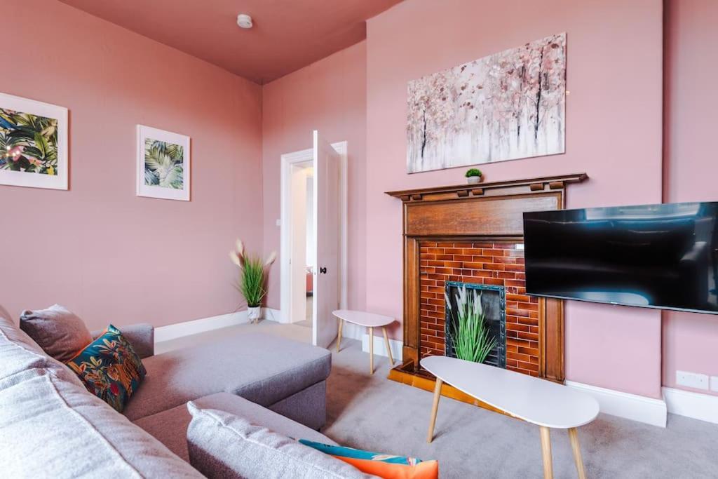 Pink Palace - Central Apartment 체스터 외부 사진