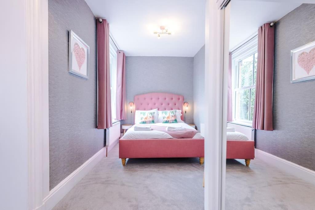 Pink Palace - Central Apartment 체스터 외부 사진